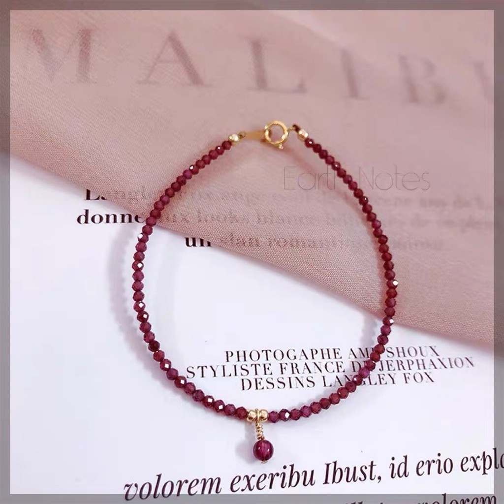 นําเข้าฟันสีม่วงธรรมชาติสร้อยข้อมือหลอดไฟโกเมนสีดํา 14K Gold-Injected Gold-Clad Strong Light Multi-C