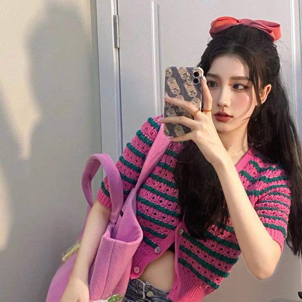 2025 ฝรั่งเศสย้อนยุคสาวร้อนสั้นด้านบนออกแบบซอกเสื้อสเวตเตอร์ถักถักแจ็คเก็ตผู้หญิงฤดูร้อนอินเทรนด์ 8V