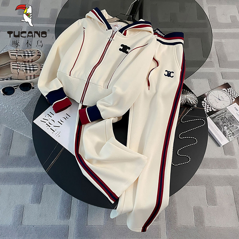 ชุดลำลองสำหรับผู้หญิง ชุดกีฬาระบายความสะดวกสบายในสไตล์ใหม่ สเวตเตอร์สองชิ้นพร้อมส่งจากคลังสินค้า