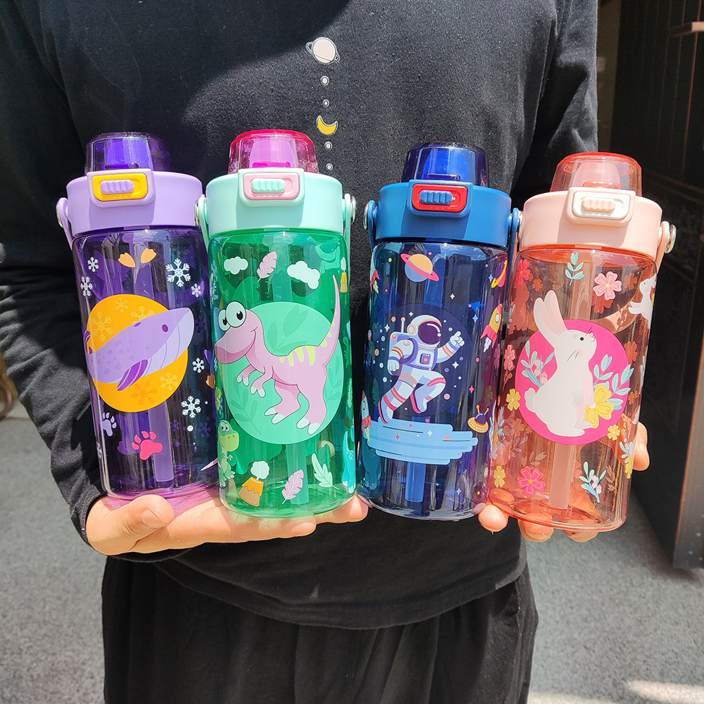 กระติกน้ำเด็ก ขวดน้ำเด็ก พลาสติกเกรด A ปลอดภัย BPA Free มีฝา 2 ชั้น ลายการ์ตูนน่ารัก ความจุ 600 ML.