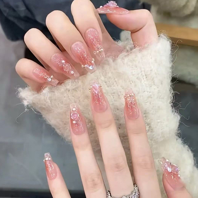 เงา Shards Gradient สีแดง 3D คริสตัลดอกไม้ตกแต่งยาว Trapezoid เล็บปลอม 24 ชิ้น/กล่อง Z1144