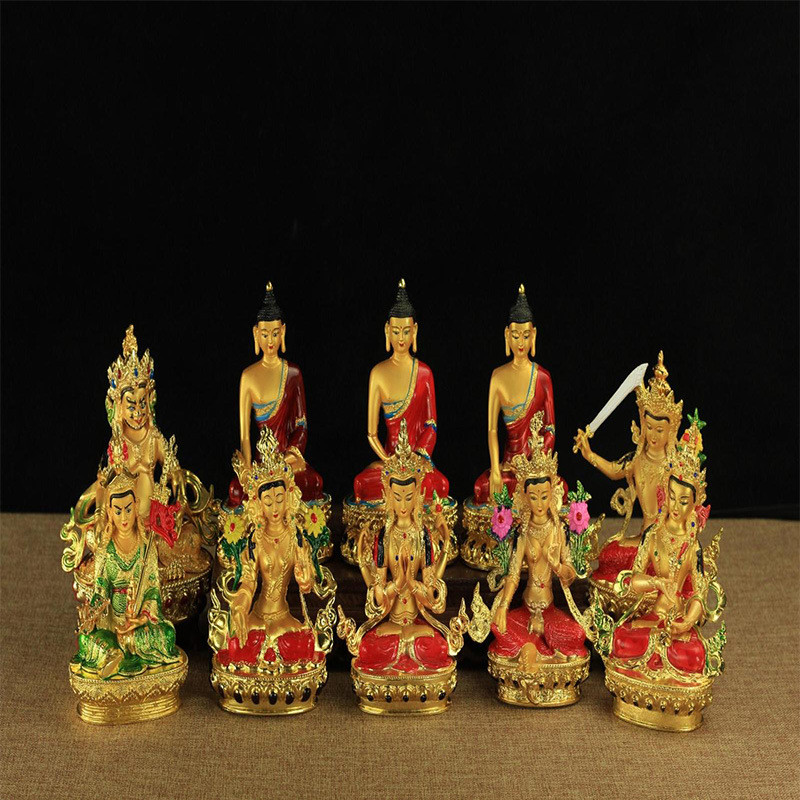 พระพุทธรูปหลากหลายแบบ รวมถึง Manjushri และ Guru Rinpoche สำหรับการนมัสการและการสะสม