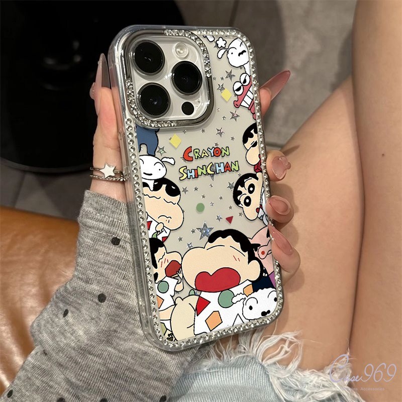เคสไอโฟน17  ใช้ได้กับ IPhone 16 12 13 15 11 14 17 Pro Max 16 15 14 Plus AIR ที่คาดผมชินจังพร้อมกล่องใสประดับเพชร