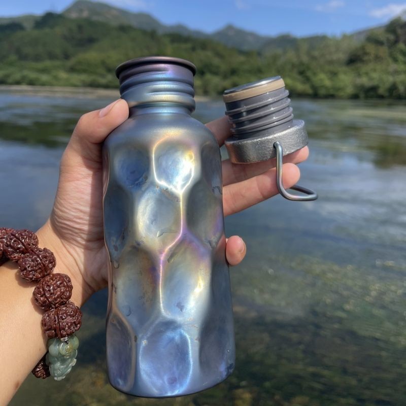 F1V ถ้วยน้ําไทเทเนียมบริสุทธิ์ขี่จักรยานขวดน้ํากีฬาความจุขนาดใหญ่กลางแจ้งแบบพกพาชั้นเดียวถ้วยไทเทเนี