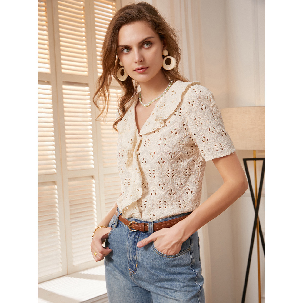 SEZANE เสื้อเชิ้ตแขนสั้นผ้าฝ้ายแท้สำหรับผู้หญิง ดีไซน์คอวีและปักลายลูกไม้กลวง สไตล์เรียบหรูในเฉดสีเบ