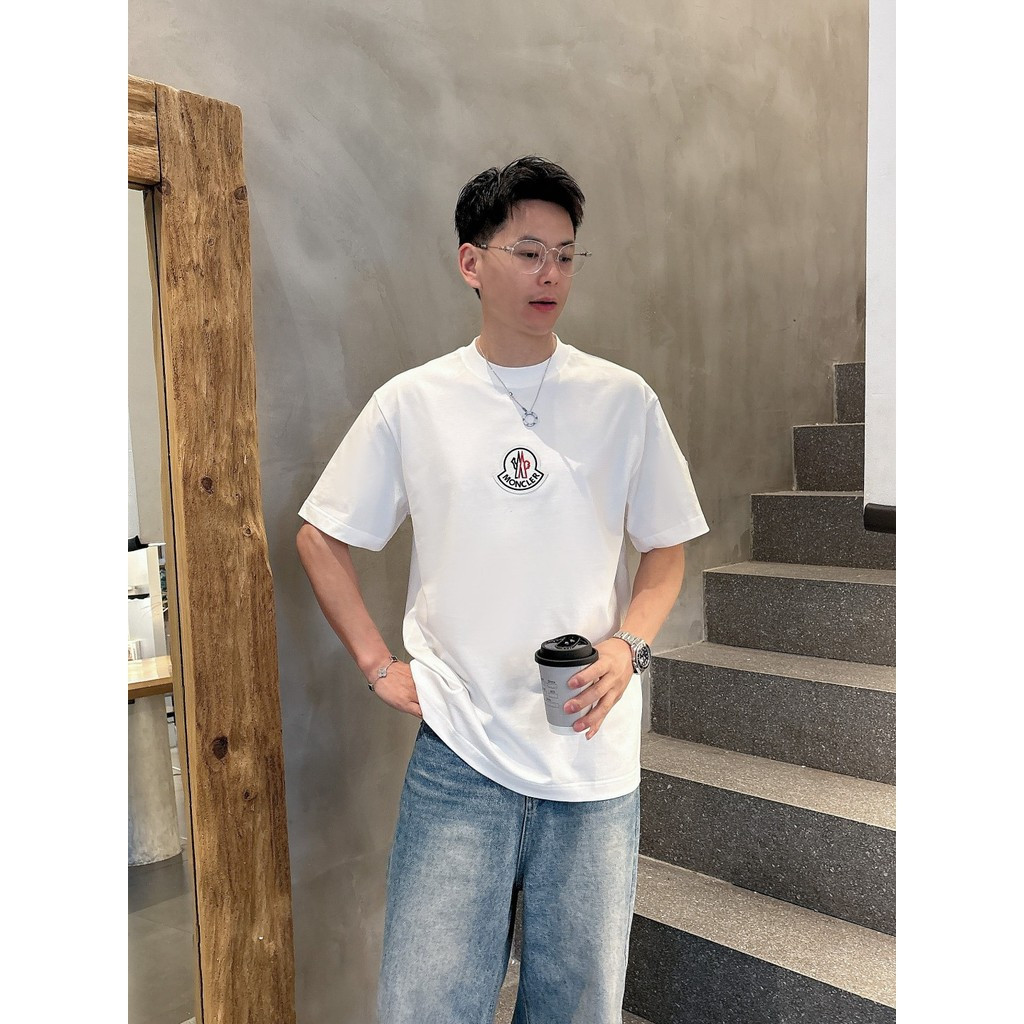 Moncler2026 Moncler 2026 คลาสสิกรอบคอแขนสั้นเสื้อยืดผู้ชายผู้หญิงสไตล์ทุกวันผ้าฝ้าย 100% ที่กําหนดเอ