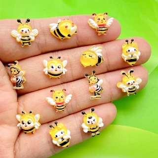 50ชิ้นน่ารักมินิสีการ์ตูนผึ้งเล็บ,เรซิ่นออกแบบเสน่ห์ ทําเอง 3ง เครื่องประดับตกแต่ง