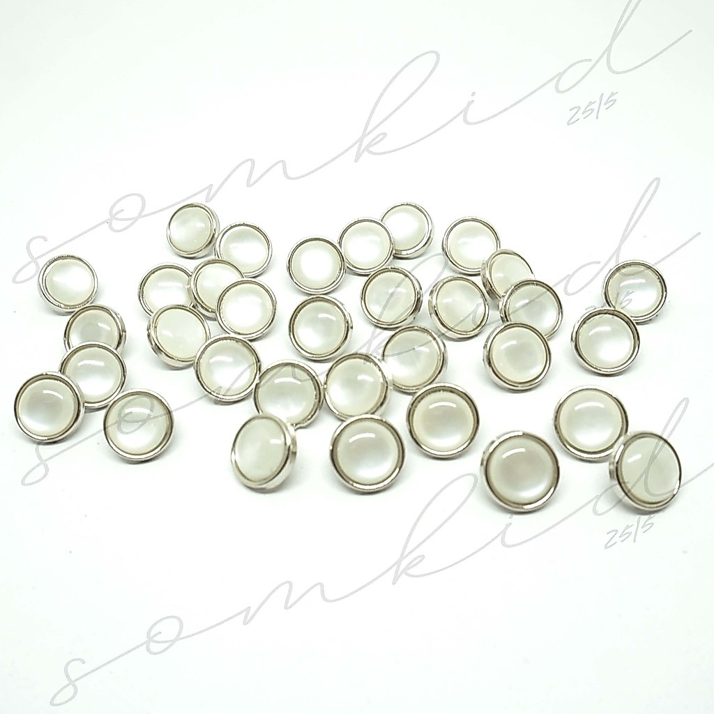 somkid กระดุมมุกมันวาว ขอบเงินเรียบ ขาสอย size 11mm(18L), 13mm(20L)