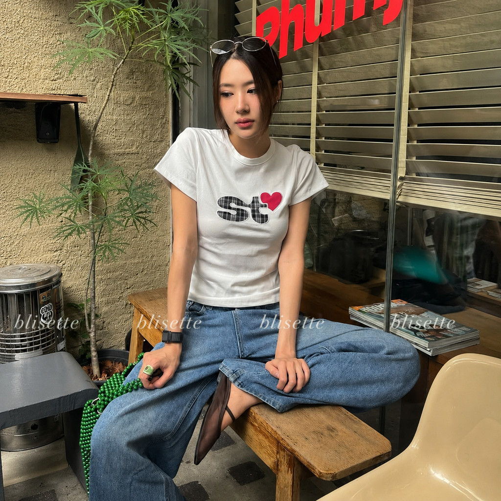 【จัดส่งจากกรุงเทพฯ】❤️ เสื้อยืดคอกลมสไตล์เกาหลี เสื้อแฟชั่น พร้อมส่ง ทรงเข้ารูป ฤดูร้อน ระบายอากาศสวมใส่สบาย