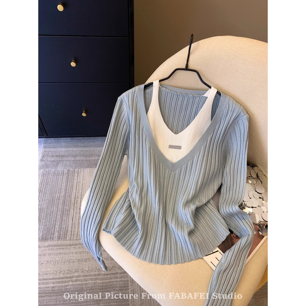 V คอ Halterneck ปลอมสองชิ้นเสื้อถักผู้หญิงฤดูใบไม้ร่วงสไตล์ Pit Strip Design Bottoming เสื้อ Schemin