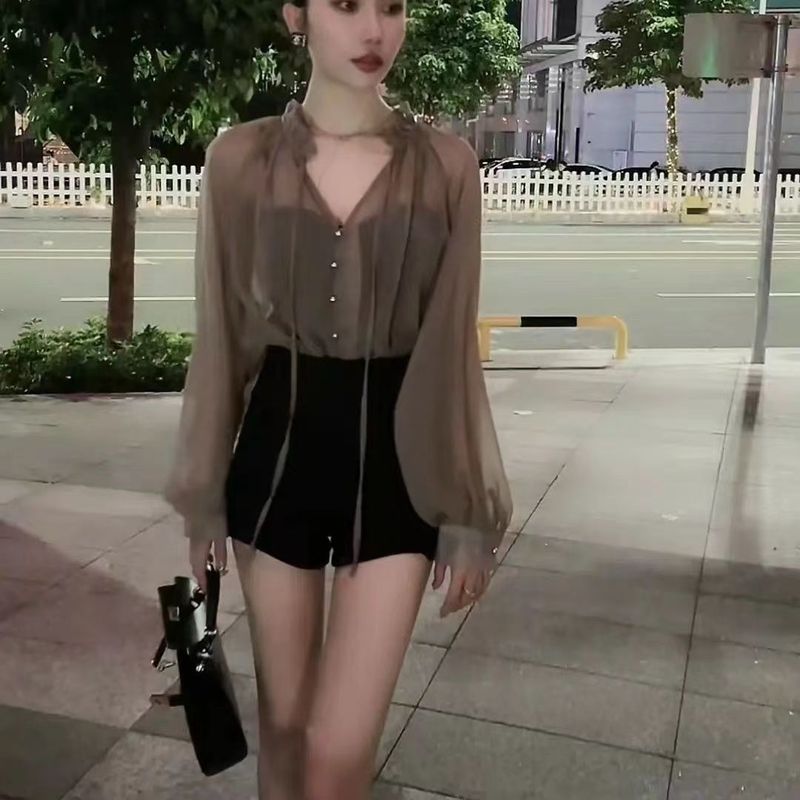 อารมณ์ฝรั่งเศสบรรยากาศคอวีลูกไม้ขึ้นออกแบบเสื้อผู้หญิงฤดูร้อนซอกเสื้อระดับไฮเอนด์สไตล์ตะวันตกลดอายุ