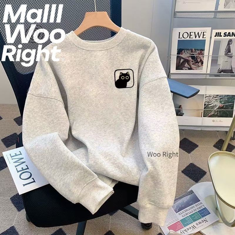 (จัดส่งตลอด 24 ชั่วโมง)Woo Right 2025 สีเทาอ่อนใหม่เสื้อกันหนาวรอบคอ "Little Black Cat" พิมพ์เสื้อกันหนาวหลวม ๆ ด้านบน