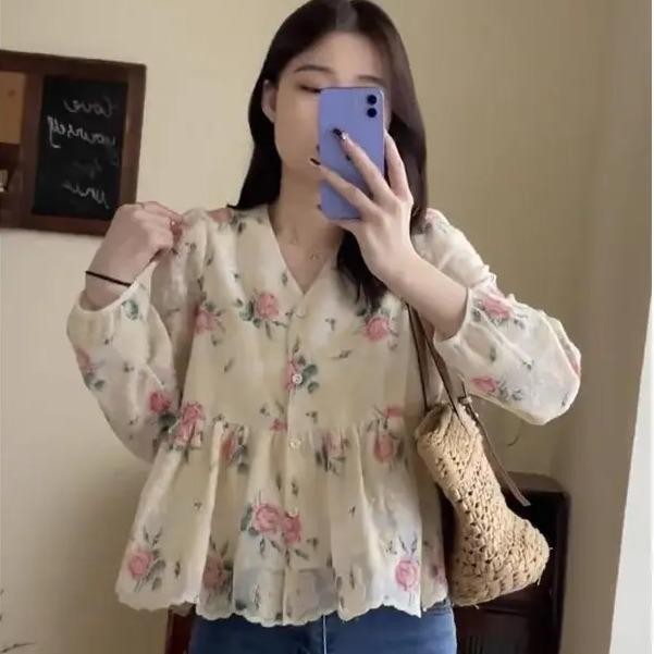 ohho พร้อมส่งจากไทย เสื้อเชิ้ตแขนยาวผู้หญิง สไตล์เกาหลี สุภาพสตรี หลวม วินเทจ ปักดอกไม้ คอวี เสื้อเบลาส์#99189