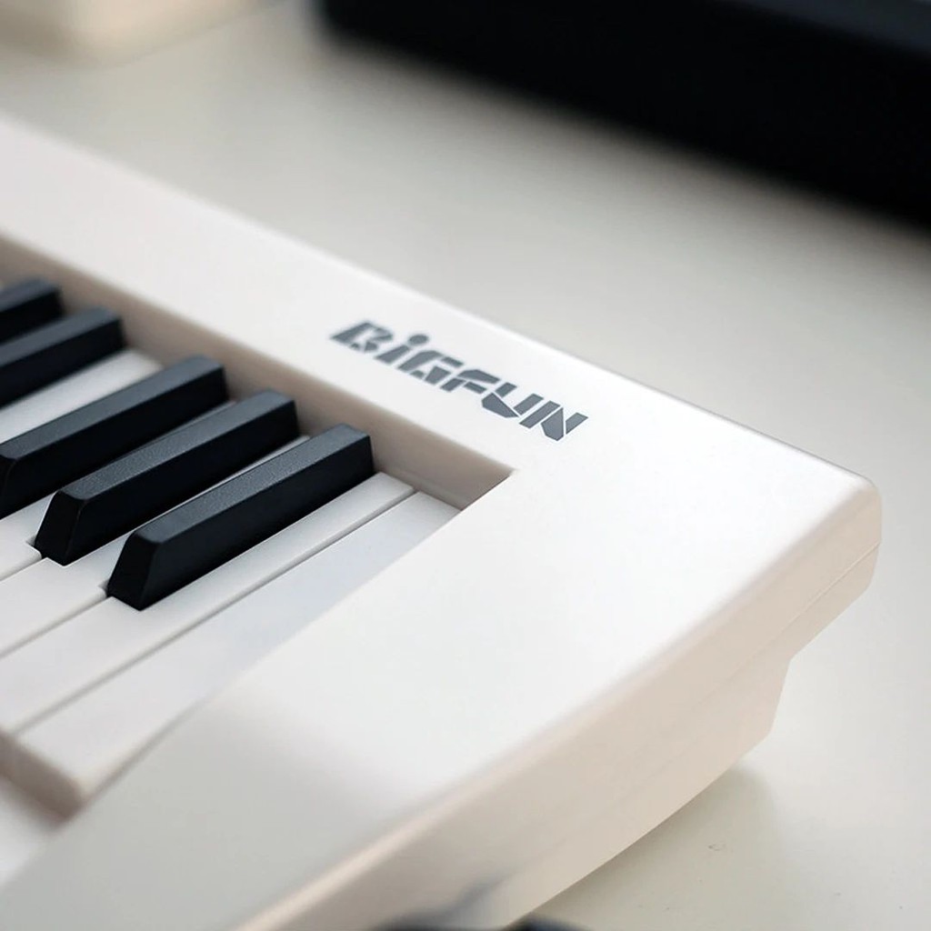 Original Strap คีย์บอร์ดเปียโน Keytar Mini 37 คีย์เครื่องดนตรีเด็ก Digital Synthesizer อิเล็กทรอนิกส