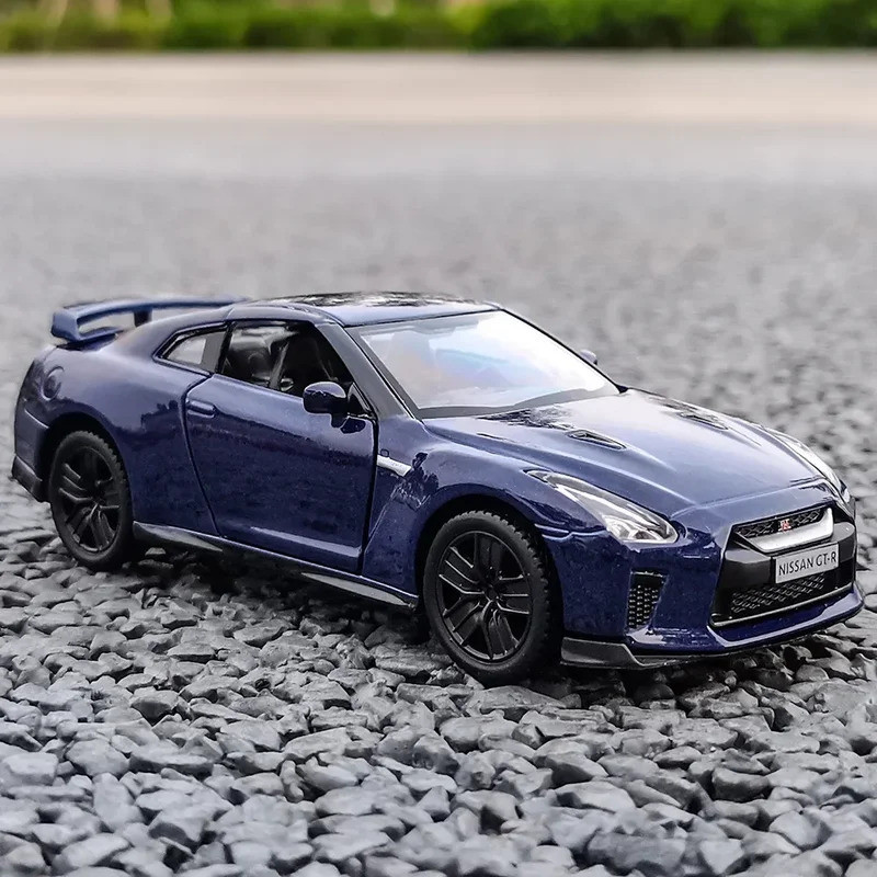 1:36 Nissan GTR R35 Super รถจําลองประณีต Diecast ของเล่นยานพาหนะ city โลหะผสมของขวัญ