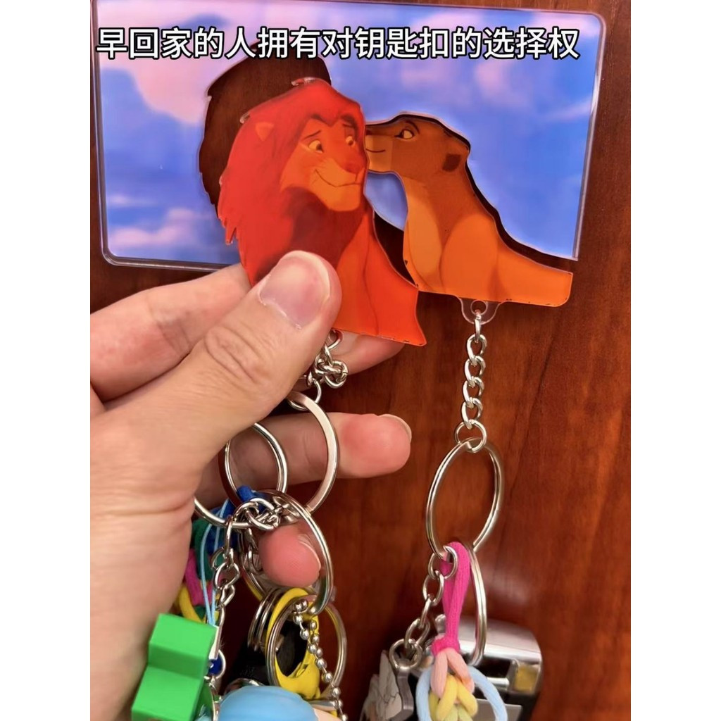 การ์ตูนน่ารัก Lion King คู่พวงกุญแจจี้อะคริลิคมูลค่าสูง Simba King พวงกุญแจของขวัญสร้างสรรค์