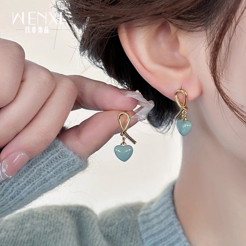 ต่างหูหัวใจเล็กสีน้ําเงินต่างหูหญิงดีไซน์เฉพาะ