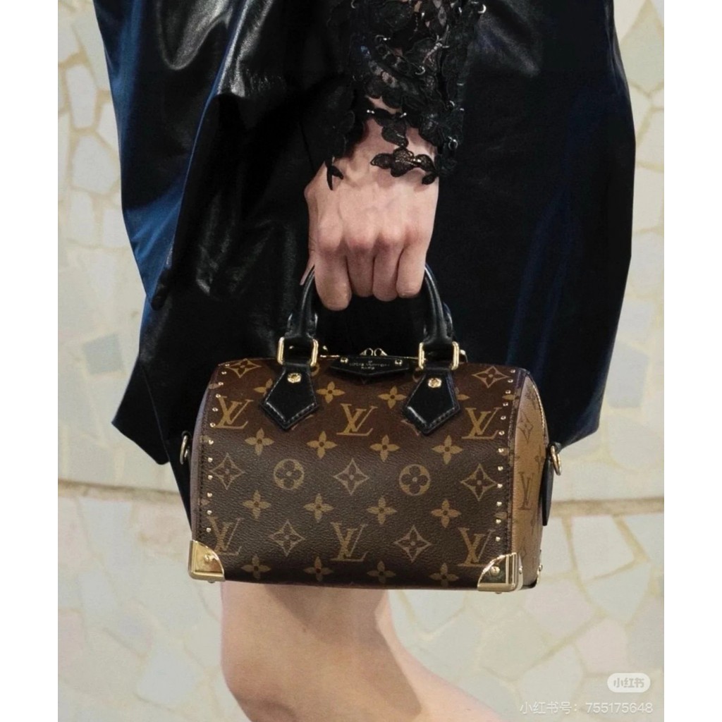 Louis Vuitton Speedy KZ2M กระเป๋าสะพายหลังและไหล่