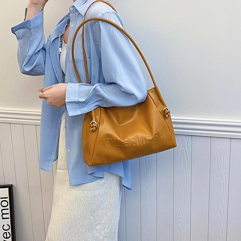 (A73) กระเป๋าสะพายไหล่ แฟชั่น หนั่งนิ่ม มันเงา ทรงสวย - รูปที่ 6