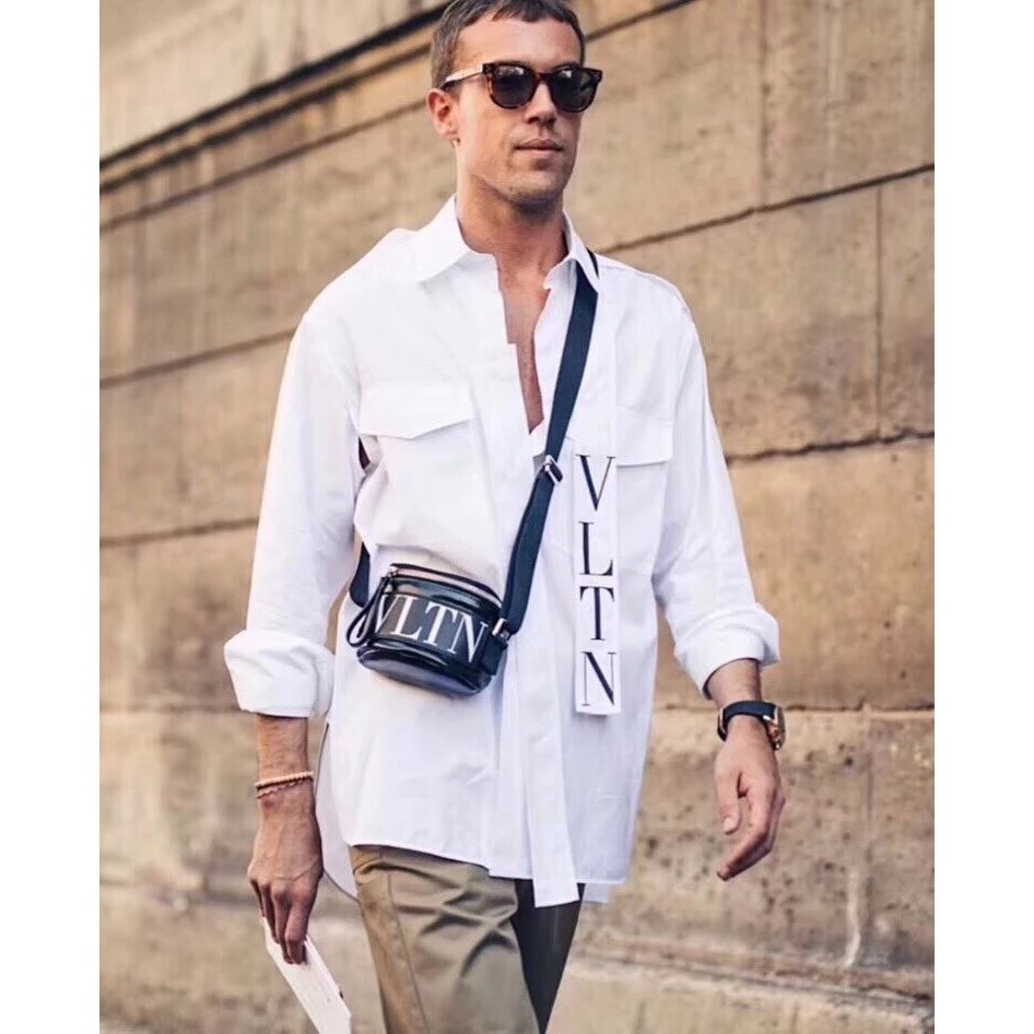 Valentino VLTN Olive Bag กระเป๋าสะพายใบเล็ก พกพาสะดวก สามารถปรับเป็นสายคาดเอวได้ | ขนาด: 15 x 12 x 8