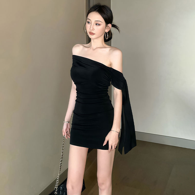 สไตล์ที่หรูหราความงามกลับออกแบบชุดสีดำสไตล์เกาหลีการออกแบบที่ไม่สม่ำเสมอนุ่มและสะดวกสบายผ้าคุณภาพดีเครื่องแต่งกายของผู้หญิงที่จำเป็นสำหรับงานปาร์ตี้
