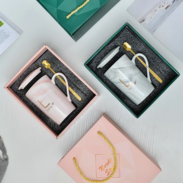 ฝาแก้ว tyeso ฝาแก้ว สร้างสรรค์ถ้วยเซรามิกแก้วพร้อมฝาปิดช้อนแต่งงานของที่ระลึกผู้ชายคู่ถ้วยกาแฟถ้วยน้