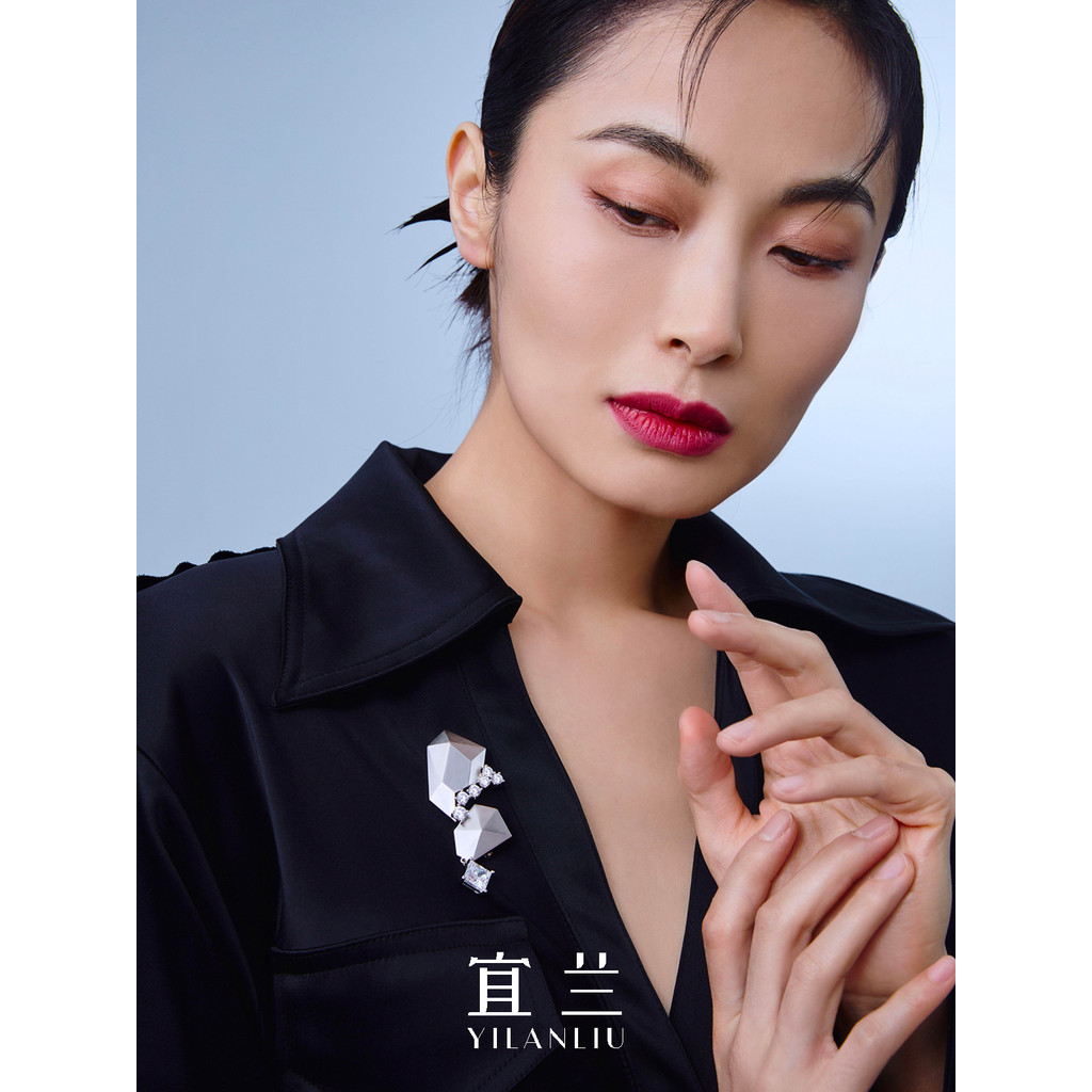 เครื่องประดับ YILAN เข็มกลัดเพทายรูปร่างพิเศษ ออกแบบอย่างประณีต