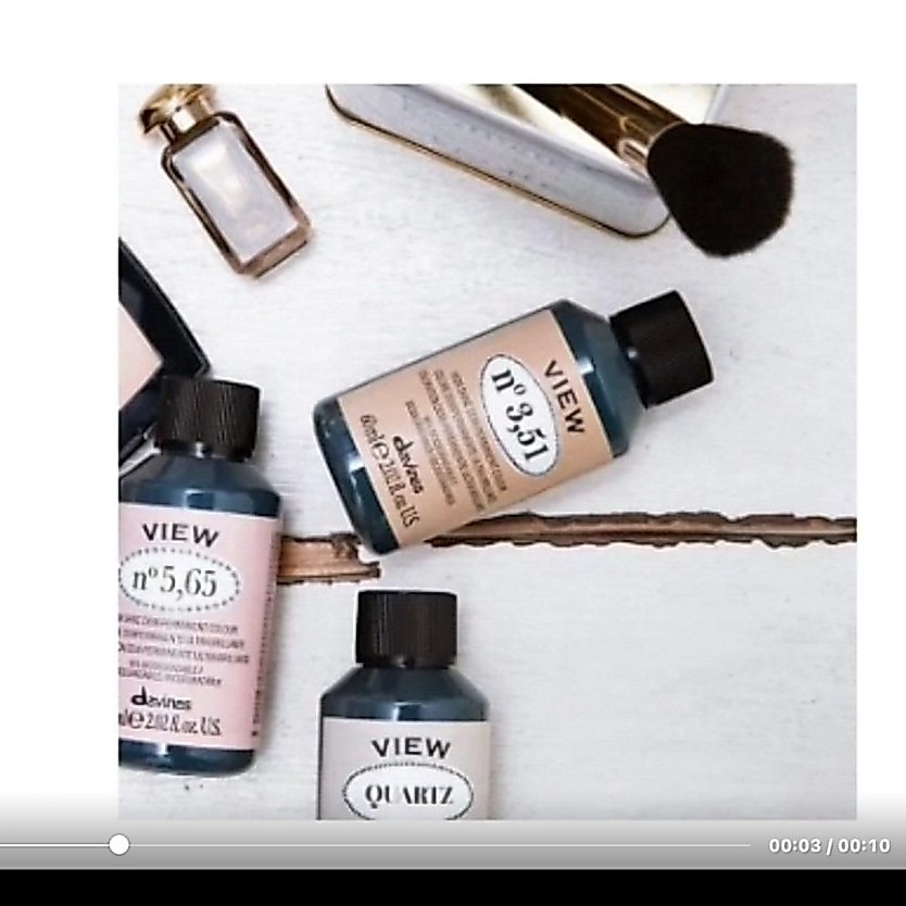 VIEW สีสำหรับดูแล ผมที่ผ่านการทำสี ผมฟอกและไม่ต้องการทำเคมีแรงๆ ซ้ำซ้อน ช่วยเพิ่มประกายสีให้ สดอยู่เสมอ