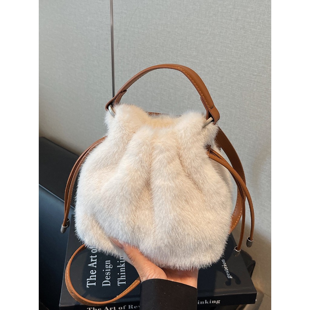 Japan Japan Japan フッョdes Doll Bag Womens Autumn Winter Small Bag One-Shoulder Messenger Bucket Bag