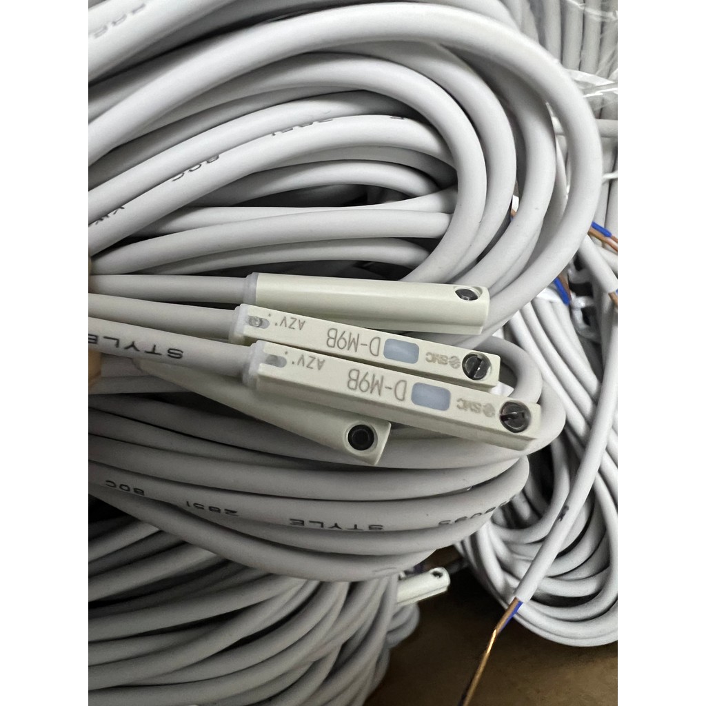 สวิตช์แม่เหล็ก SMC ของแท้ D-M9BL D-M9NL D-M9BWL D-M9NWVL