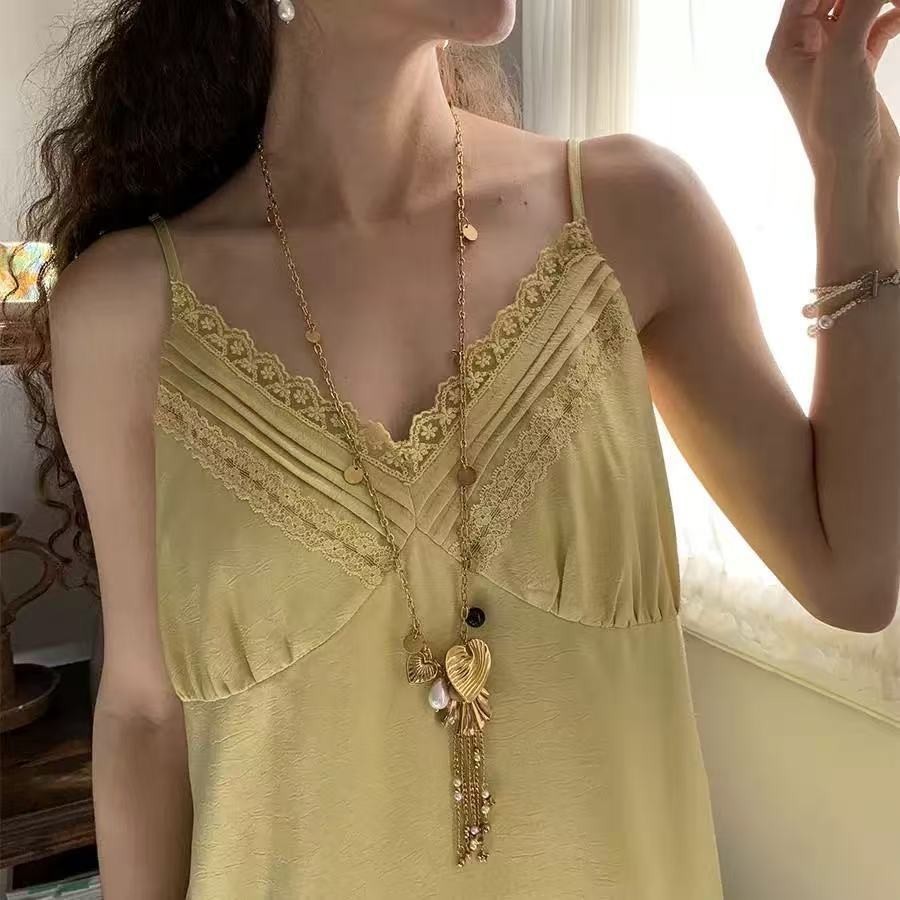 สร้อยคอยาวแบบลูกหอยทองสำหรับผู้หญิง สไตล์หรูหรา มาพร้อมเสื้อกันหนาวและกระโปรงเอว FYP919