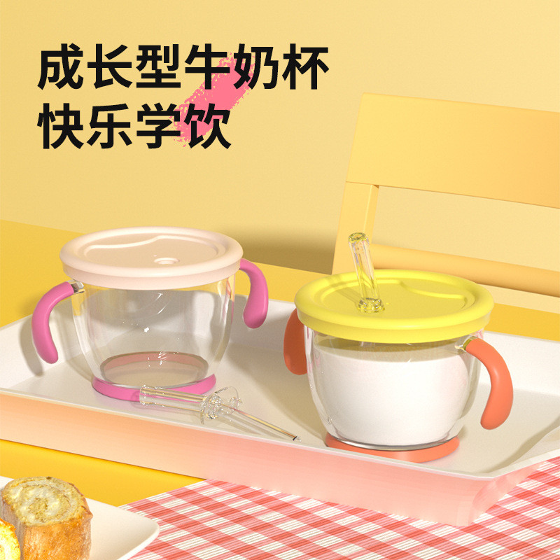 Toukie Little Naughty Baby Milk Cup ถ้วยน้ําเด็กพร้อมสเกลไมโครเวฟที่มีอยู่ถ้วยฟางถ้วยนมผง GXGU