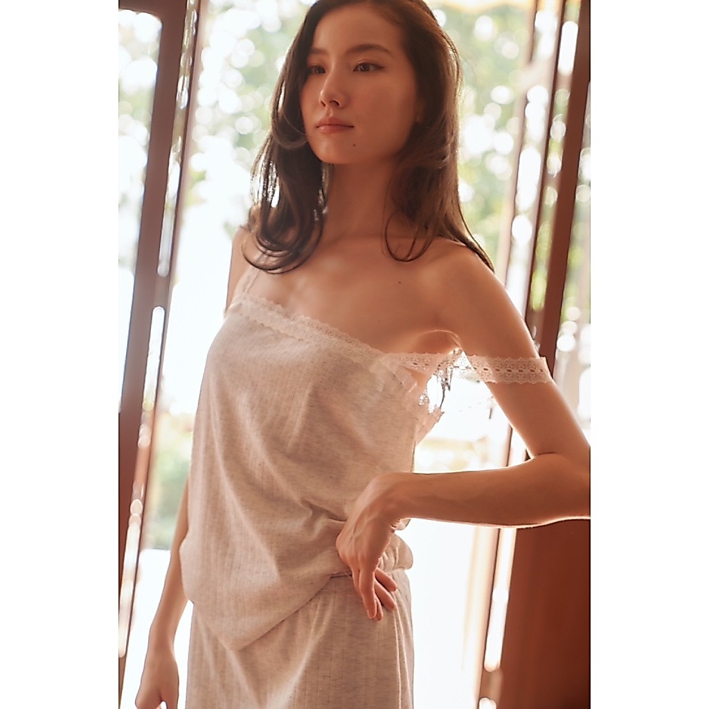 Allur Quarter Coco camisole เสื้อสายเดี่ยวแต่งลูกไม้