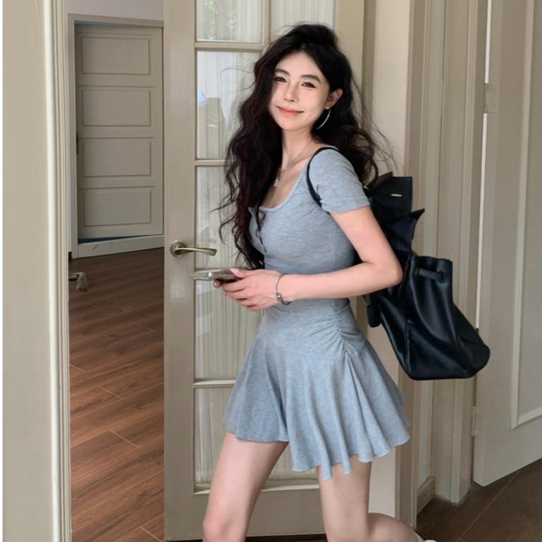 Bella Shop ชุดเดรสสีเทา คอวี แขนสั้น เซ็กซี่ ลดอายุ เอวเข้ารูป สไตล์พรีปปี้ กระโปรงสั้นทรงเอ พร้อมส่ง - รูปที่ 6