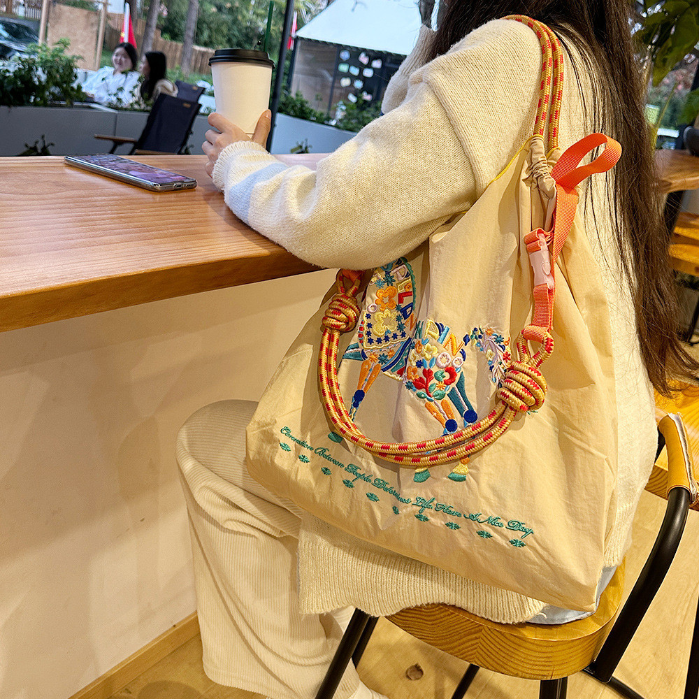 กระเป๋าผ้าใบญี่ปุ่นไนลอน.Crossbody tote สไตล์ commuter ทำจากวัสดุเป็นมิตรกับสิ่งแวดล้อม