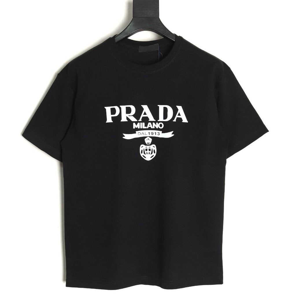 Prada/Prada 2026 คลาสสิกรอบคอแขนสั้นเสื้อยืดผู้ชายผู้หญิงสไตล์สบาย Breathable สีสันผ้าฝ้ายแท้ Breath
