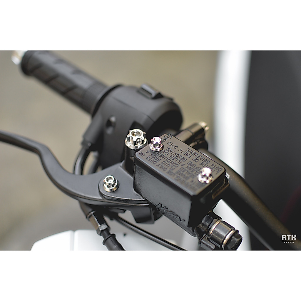 น็อตหัวเฟือง-น็อตสลักเบรค-พร้อมตัวเมีย-PCX-สีเลส (จัดส่งวันถัดไป)