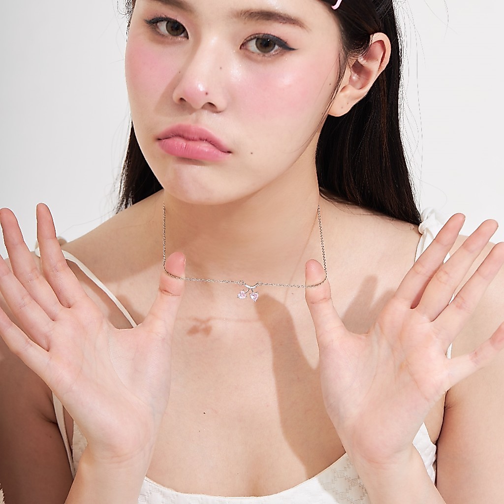 earika.earrings - taffy cherry necklace สร้อยคอจี้รูปเชอร์รี่หัวใจคริสตัลสีชมพูชุบทองคำขาว เหมาะสำหรับคนแพ้ง่าย