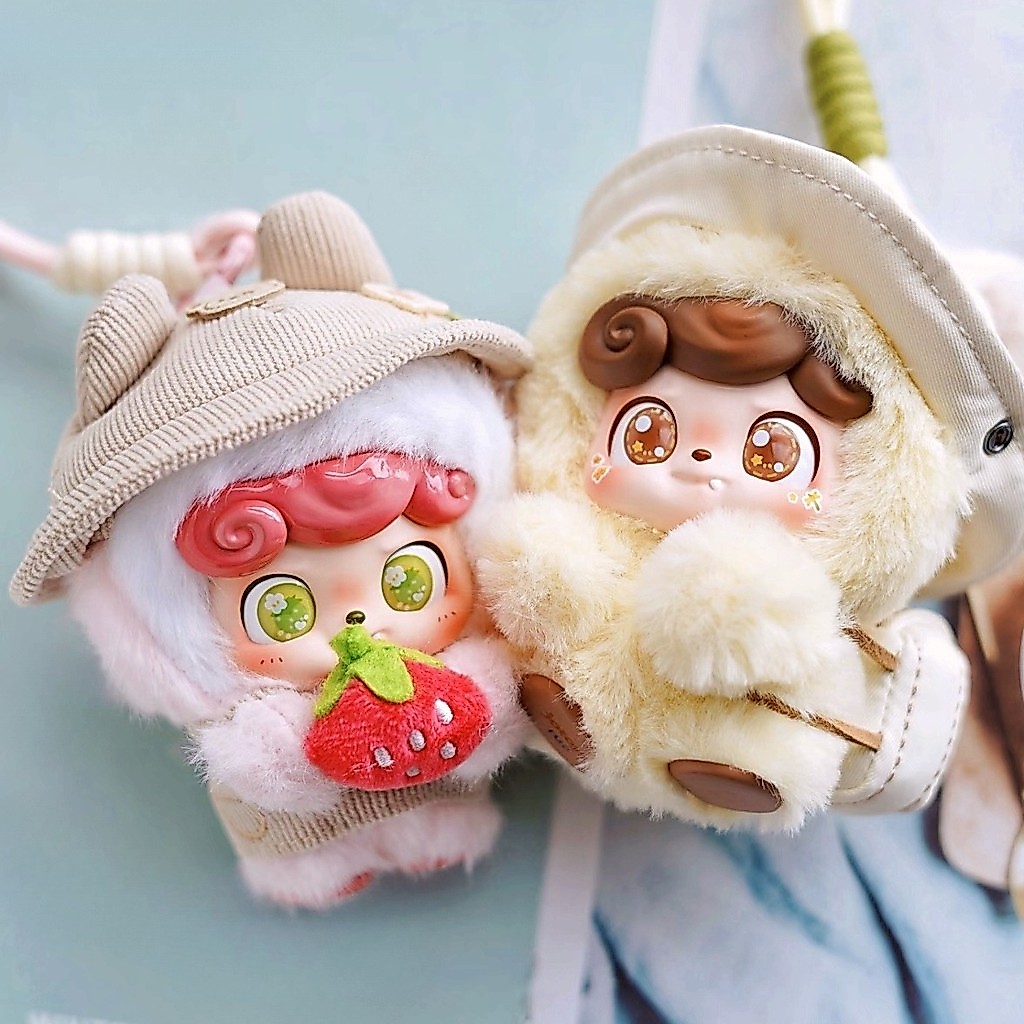 Q.kids "Outing Today" Series ไวนิลพวงกุญแจตุ๊กตากล่องตาบอดตัวเลขการกระทําเครื่องประดับของเล่นอินเทรนด์คริสต์มาสของขวัญประณีต