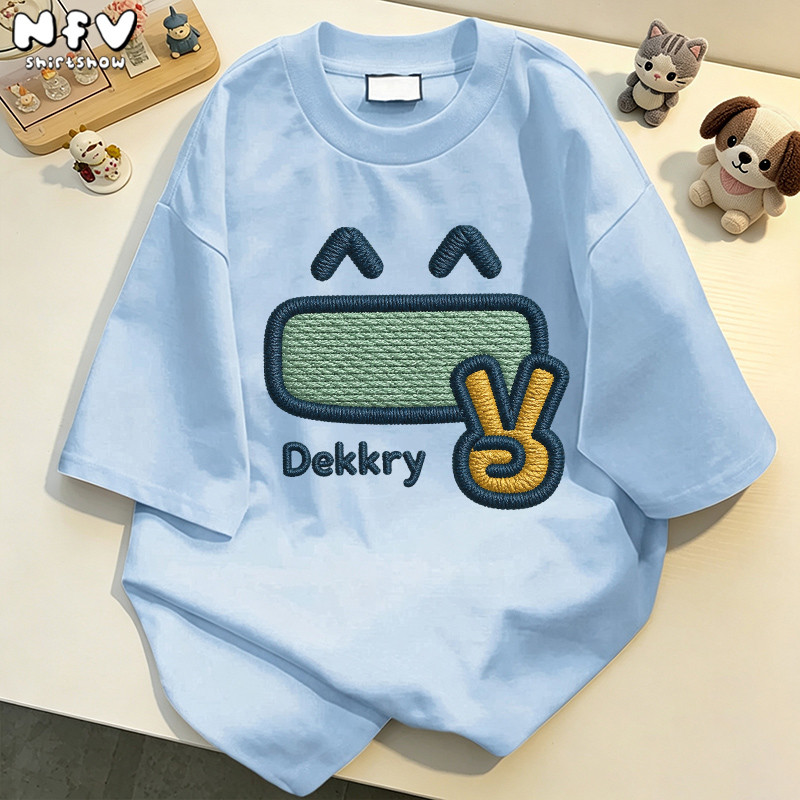 【จัดส่งตลอด 24 ชั่วโมง】NFV แฟชั่นเกาหลี เสื้อยืดแขนสั้นคอกลม ลวดลายแฟชั่น ทรงหลวม ผ้าฝ้าย YG4874