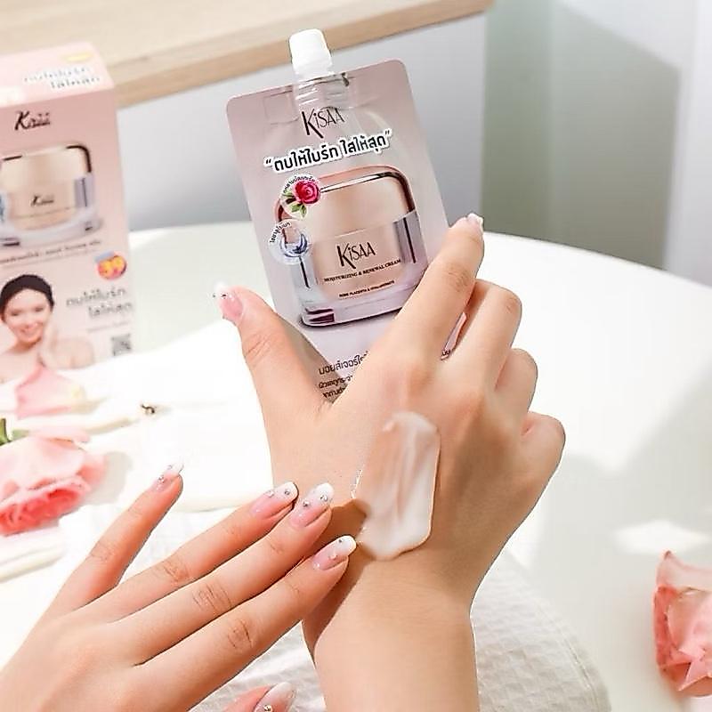 KiSAA ครีมบำรุงผิวสูตรกลางวัน Moisturizing & Renewal Cream ผิวนุ่ม กระจ่างใส 1ซอง 7 ml.