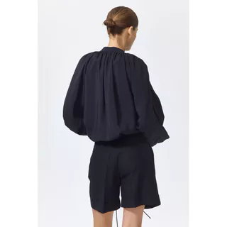 H&M(เอชแอนด์เอ็ม) กางเกงขาสั้นผสมผ้าลินินทรงตัดเย็บเฉียบคม ผู้หญิง 1329208_2