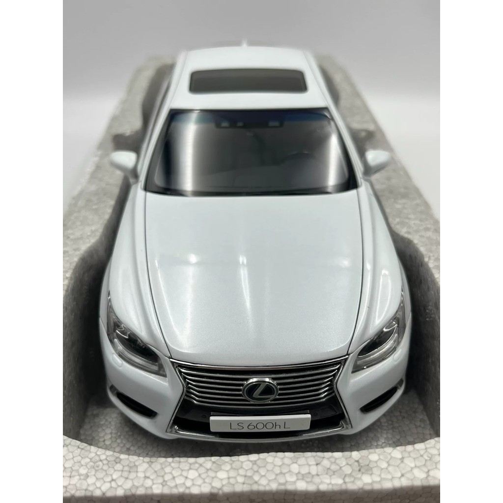 AUTOart AUTOart 1/18 LEXUS LS600hL LEXUS LS600hL (สีขาว)
