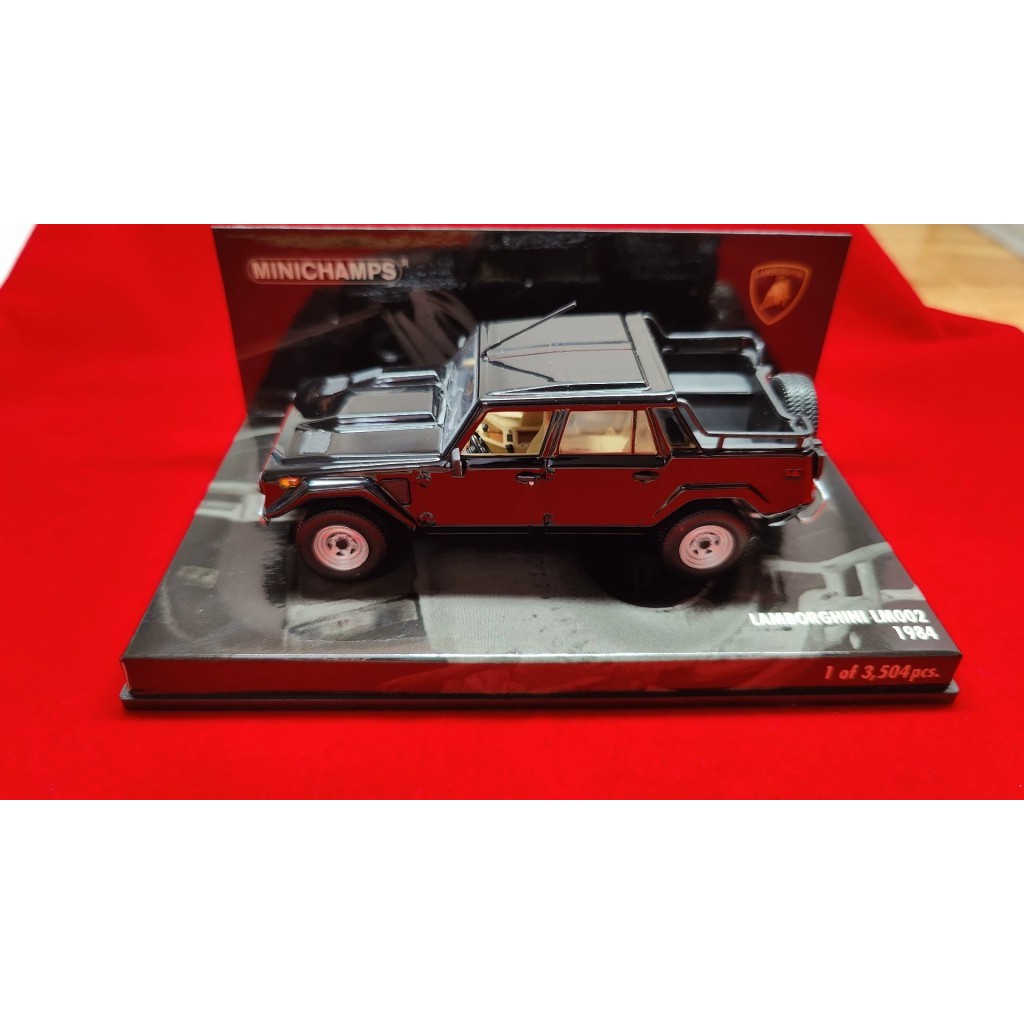现货1/43 Lamborghini LM 002 โดย Minichamps