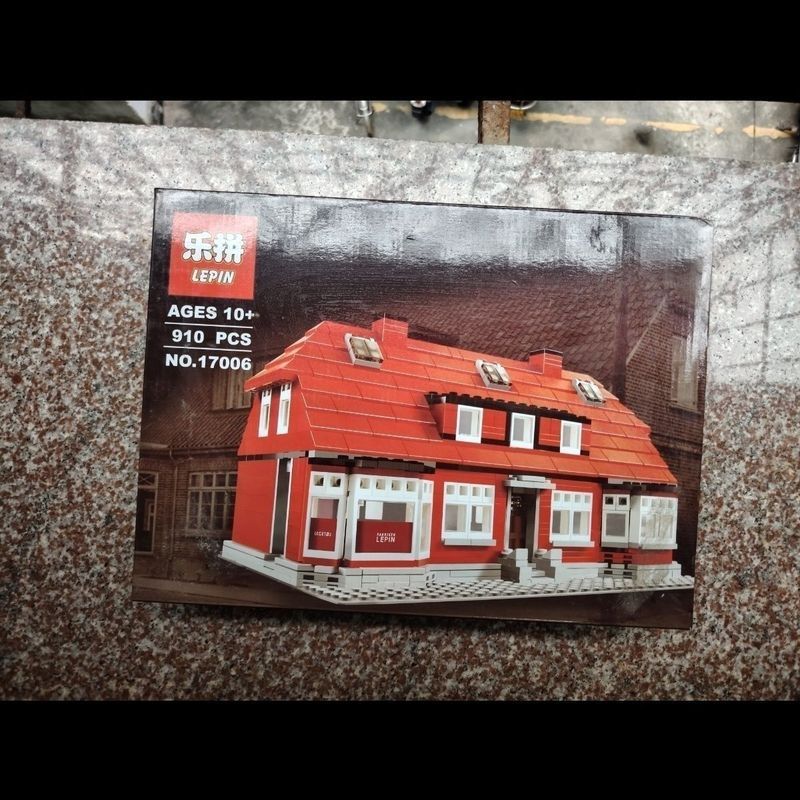 เข้ากันได้4000007Lepin 17006 Red House 2012 ของขวัญพนักงานพิมพ์ประกอบอาคารบล็อกของเล่น