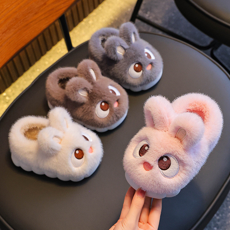 🐰 รองเท้าแตะเด็กขนปุยลายกระต่ายนูน 🛡️ กันลื่นอุ่นสบาย ใส่ง่ายในบ้าน