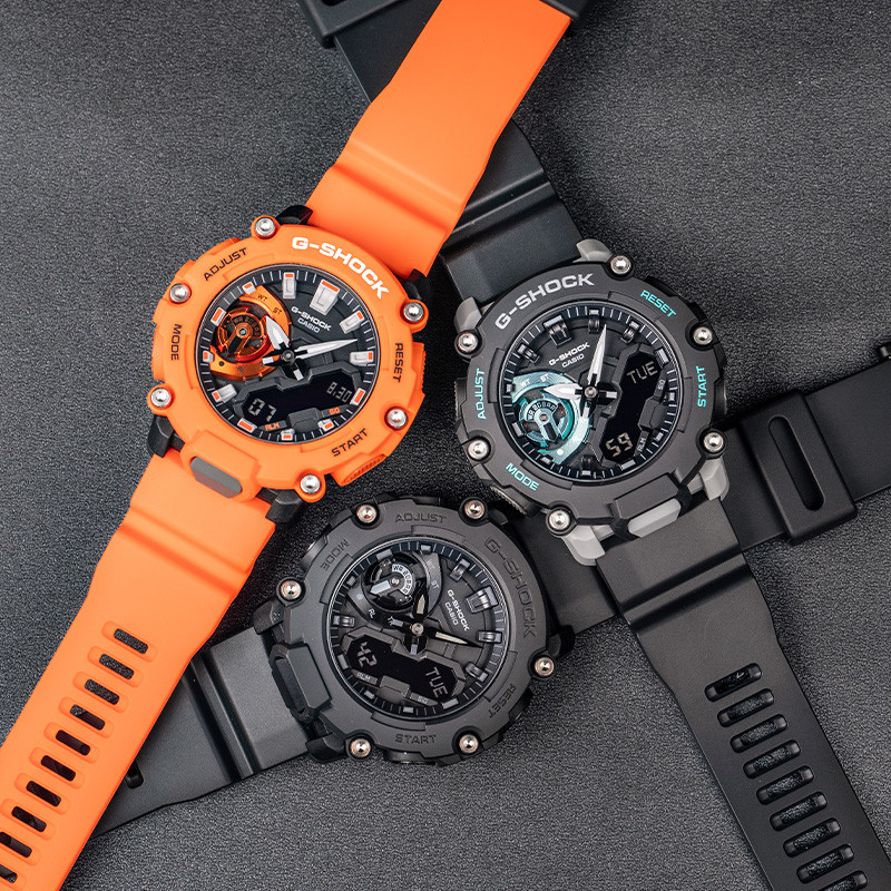 Casio นาฬิกาผู้ชาย G-SHOCK คาร์บอนไฟเบอร์กีฬานาฬิกากันน้ํากันกระแทก GA-2200M-1A BB SKL