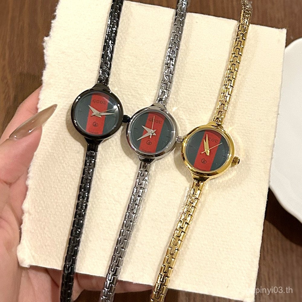 GUOU GUOU สร้อยข้อมือสไตล์ใหม่นาฬิกาสีหวานเย็นสีดําหญิงนาฬิกานักเรียนนาฬิกางูกระดูกโซ่ถ่ายทอดสดขายร้