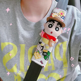 1pcs ดินสอสี ชินจัง เข็มขัดนิรภัยรถยนต์ฝาครอบป้องกันตัวละครอะนิเมะน่ารักตกแต่งเข็มขัดนิรภัยไหล่ปกหญิงอุปกรณ์เสริมในรถยนต์