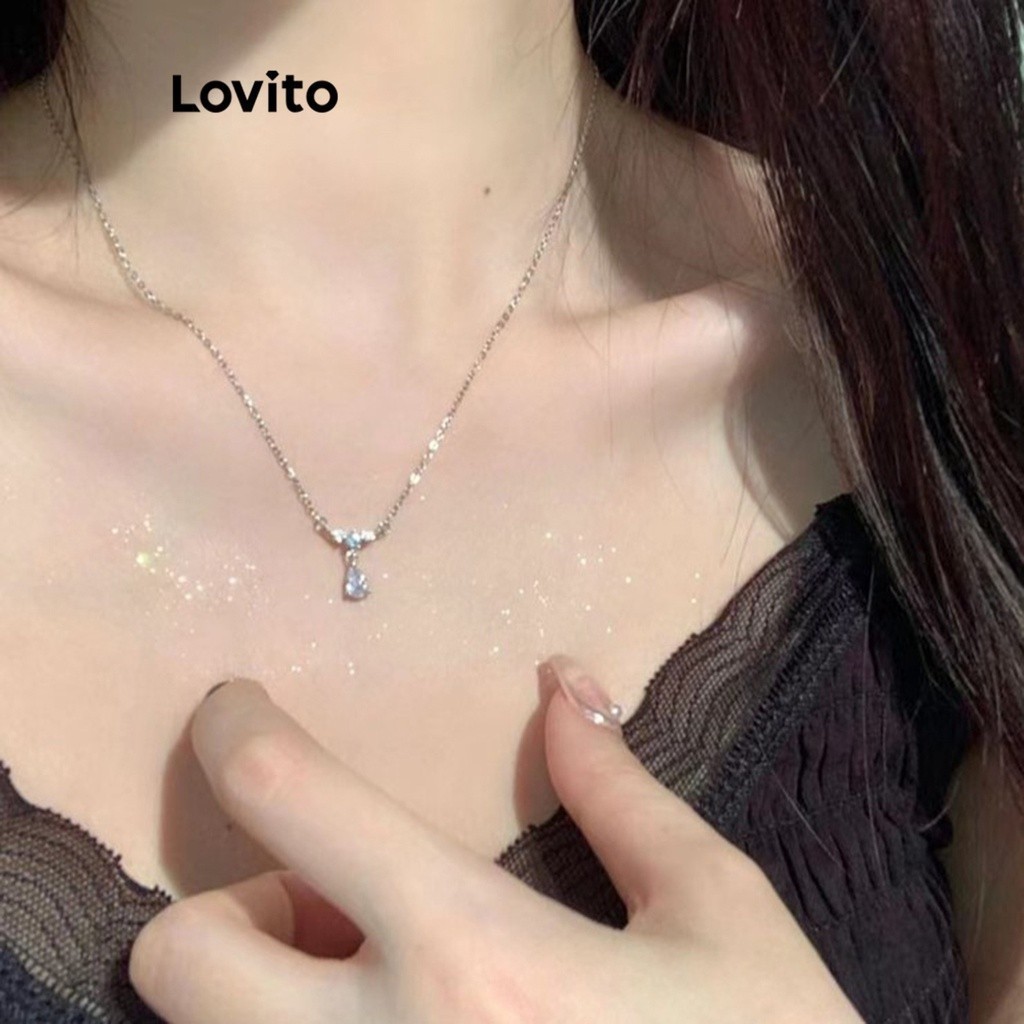 (Trendy) Lovito สร้อยคอโรแมนติกธรรมดาหยดน้ํา ไรน์สโตนSuper Flash อารมณ์หรูหราสร้อยคอสําหรับผู้หญิง LFA13660